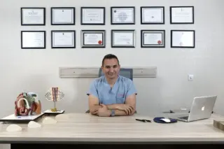 Prof. Dr. Haldun Kamburoğlu profilinde yer alan galeri fotoğrafı.