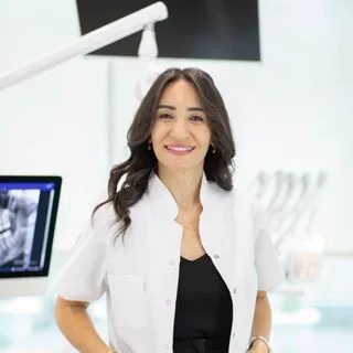 Uzm. Dt. Funda Özsarı — Çankaya, Ankara. Portre fotoğrafı.