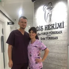 Dt. Ece Torun Türkkan — Diş Hekimi, İstanbul. Portre fotoğrafı.