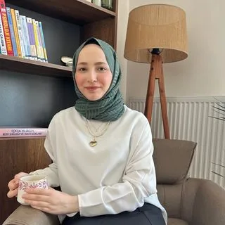 Kl. Psk. Fatma Betül Özdemir — Psikoloji, İstanbul. Portre fotoğrafı.