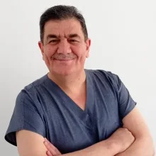 Dr. Mehmet Ali Ünal — Sertifikalı Medikal Estetik, Ankara. Portre fotoğrafı.