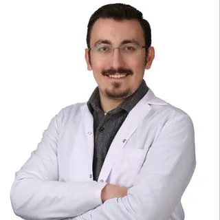 Dt. Yunus Emre Güzil — Diş Hekimi, İzmit, Kocaeli. Portre fotoğrafı.