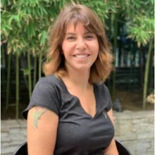Op. Dr. Esra Çebi — Kadın Hastalıkları Ve Doğum, İstanbul. Portre fotoğrafı.