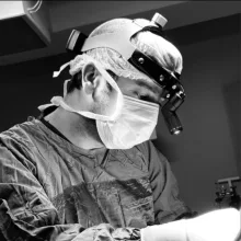 Op. Dr. Şamil Şahin — Kulak Burun Boğaz, İstanbul. Portre fotoğrafı.
