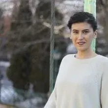 Psk. Dan. Emine Yıldızeli — Psikolojik Danışma ve Rehberlik, Adana. Portre fotoğrafı.