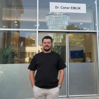 Dr. Caner Emlik — Pratisyen, Çankaya, Ankara. Portre fotoğrafı.