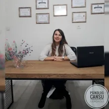 Psk. Cansu Gürdağlı — Psikoloji, Tarsus, Mersin. Portre fotoğrafı.