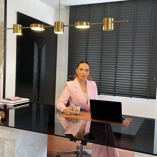 Dyt. Emine Sağlamer — Diyetisyen, Adana. Portre fotoğrafı.