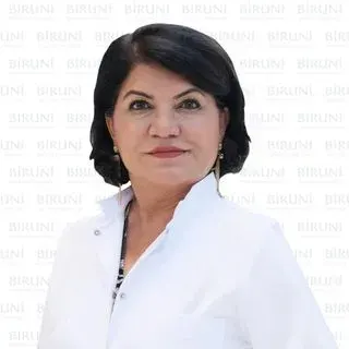 Uzm. Dr. Zübeyde Yüce Algan — İç Hastalıkları, Küçükçekmece, İstanbul. Portre fotoğrafı.