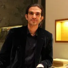 Op. Dr. Sinan Ulusoy — Plastik Rekonstrüktif Ve Estetik Cerrahi, Ataşehir, İstanbul. Portre fotoğrafı.
