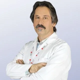 Uzm. Dr. Sadık Evren Abut — Gastroenteroloji, Ümraniye, İstanbul. Portre fotoğrafı.