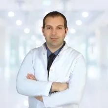 Op. Dr. Caner Sarıkaya — Beyin Ve Sinir Cerrahisi, İstanbul. Portre fotoğrafı.