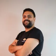 Fzt. Erdem Mandacıoğlu — Fizyoterapi Ve Rehabilitasyon, Ankara. Portre fotoğrafı.