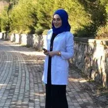 Dyt. Ayşenur Ayaz — Diyetisyen. Portre fotoğrafı.