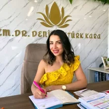 Uzm. Dr. Deniz Öztürk Kara — Dermatoloji, Aksaray. Portre fotoğrafı.