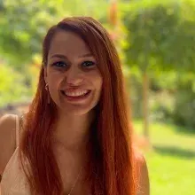 Psk. Helin Gökkoruk Akgül — Psikoloji. Portre fotoğrafı.