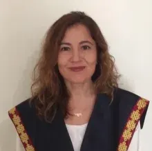 Prof. Dr. Aliye Tosun — Fiziksel Tıp Ve Rehabilitasyon, İzmir. Portre fotoğrafı.