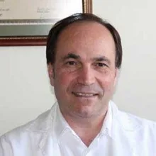 Prof. Dr. Ömer Kuru — Romatoloji. Portre fotoğrafı.