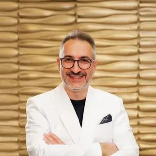 Doç. Dr. Nicel Taşdemir — Eskişehir. Portre fotoğrafı.