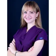 Dt. Hamide Yılmaz — Diş Hekimi, Bursa. Portre fotoğrafı.