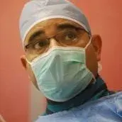 Uzm. Dr. Arafat Mansur — Kalp Ve Damar Cerrahisi, İstanbul. Portre fotoğrafı.