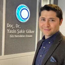 Doç. Dr. Yasin Şakir Göker — Göz Hastalıkları, Ankara. Portre fotoğrafı.