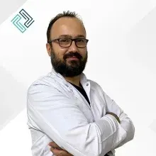 Uzm. Dr. Ayhan Atakan — Kardiyoloji, Avcılar, İstanbul. Portre fotoğrafı.