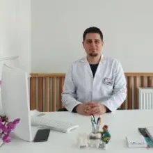 Uzm. Dr. Mehmet Emre Yılmaz — Selçuklu, Konya. Portre fotoğrafı.
