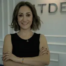 Dr. Dt. Esra Arpacı. Portre fotoğrafı.