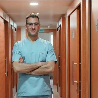 Doç. Dr. Onur Ergün — Kulak Burun Boğaz, Ataşehir, İstanbul. Portre fotoğrafı.
