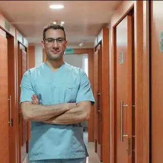 Doç. Dr. Onur Ergün — Kulak Burun Boğaz, Ataşehir, İstanbul. Portre fotoğrafı.