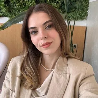 Dyt. Aleyna Talay — Diyetisyen, Serdivan, Sakarya. Portre fotoğrafı.