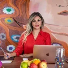 Uzm. Dyt. Eda Helvacı — Diyetisyen. Portre fotoğrafı.