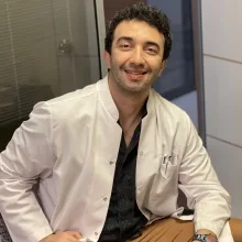 Doç. Dr. Cesur Samancı — İstanbul. Portre fotoğrafı.
