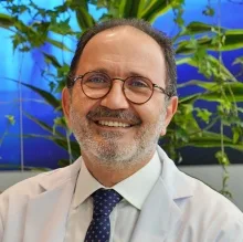 Prof. Dr. Mustafa Güden — Kalp Ve Damar Cerrahisi, İstanbul. Portre fotoğrafı.