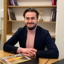 Op. Dr. Salih Kavuncu — Plastik Rekonstrüktif Ve Estetik Cerrahi, Ankara. Portre fotoğrafı.