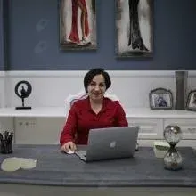 Op. Dr. Nurgül Altuntaş — Plastik Rekonstrüktif Ve Estetik Cerrahi, Kocaeli. Portre fotoğrafı.