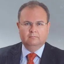 Prof. Dr. Yaşar Çokkeser — Kulak Burun Boğaz, Bakırköy, İstanbul. Portre fotoğrafı.