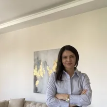 Kl. Psk. Serap Güneltay — Psikoloji, İstanbul. Portre fotoğrafı.