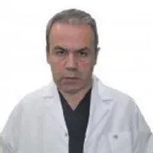 Prof. Dr. İzzet Tandoğan — Kardiyoloji, İskenderun, Hatay. Portre fotoğrafı.
