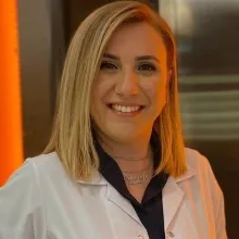 Uzm. Dr. Hümeyra Bozoğlan — İzmir. Portre fotoğrafı.