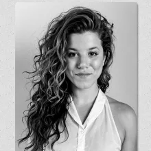 Psk. Ayşe Nur Öztürk — Psikoloji. Portre fotoğrafı.