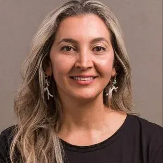 Uzm. Dt. Gülcan Şahin — Aydın. Portre fotoğrafı.