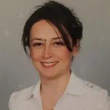 Dr. Dt. Aslıhan Bayraktar Keçeci — Hatay. Portre fotoğrafı.