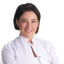 Op. Dr. Elçin Arıtürk — Kulak Burun Boğaz, İstanbul. Portre fotoğrafı.