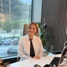 Prof. Dr. Gönül Çatlı — Beşiktaş, İstanbul. Portre fotoğrafı.