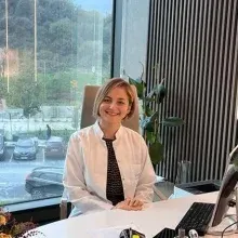 Prof. Dr. Gönül Çatlı — Beşiktaş, İstanbul. Portre fotoğrafı.