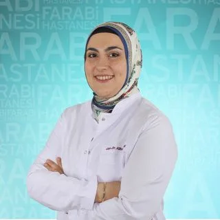 Uzm. Dr. Kübra Ertan — Çocuk Sağlığı Ve Hastalıkları, Selçuklu, Konya. Portre fotoğrafı.