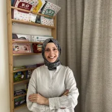 Dkt. Hafize Deveci — Dil ve Konuşma Terapisi, Bursa. Portre fotoğrafı.