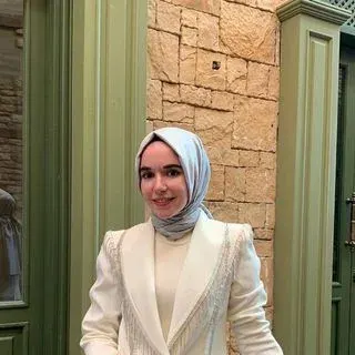 Psk. Berceste Özdemir — Psikoloji, İstanbul. Portre fotoğrafı.
